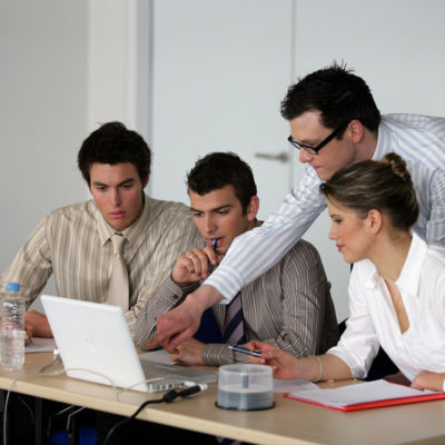 jeunes adultes en formation commerciale formazione continua ingegneri
